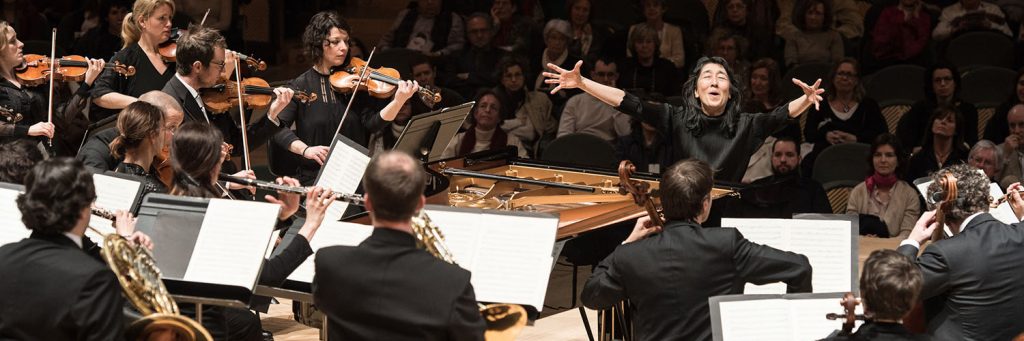 Pianist Mitsuko Uchida conducts the Mahler Chamber Orchestra with fervor.